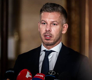 Прем’єра Угорщини допитали у справі про "вкрадений" телефон