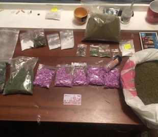 У Києві затримали групу осіб за збут наркотиків через Telegram і WhatsApp