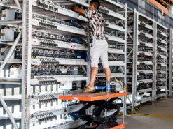 Биткоин-майнеры заработали $368 млн в августе