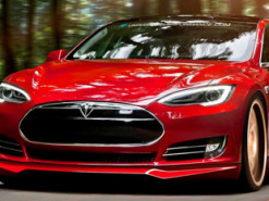 У Tesla порівняли ціну експлуатації електромобіля і авто з ДВЗ