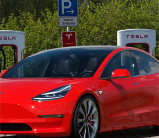 Маск просить акціонерів про виплати у $1 трильйон — поки доходи Tesla падають