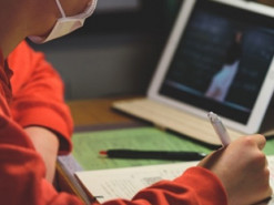 На дистанционном обучении в Киеве находится 646 классов