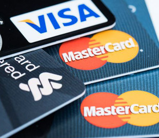 Збитки від шахраїв значно зросли: найпопулярніші схеми з платіжними картками