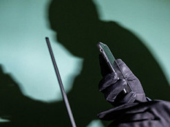 Витратив кошти на азартні ігри: у Запоріжжі викрили інтернет-афериста, який нажився на пожертвуваннях для загиблих від ракетного удару