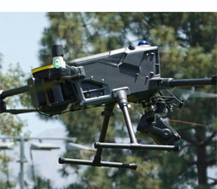 Інцидент у Франції: над великою військовою базою зафіксували невідомі дрони