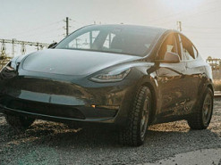 Tesla підготувала до бездоріжжя Model Y