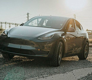 Tesla підготувала до бездоріжжя Model Y