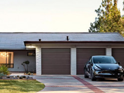 Tesla резко взвинтила цены на свою солнечную кровлю, разозлив тем самым многих клиентов