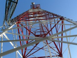 Под Хмельницком двое мужчин вскарабкались на 60-метровую вышку сотой связи и не смогли слезть обратно