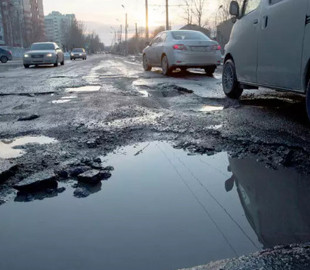 Водіям розповіли, як уберегти підвіску на поганій дорозі