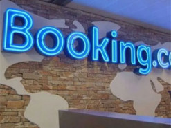 Booking.com пояснив причини введених обмежень щодо готелів Криму