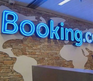 Booking.com пояснив причини введених обмежень щодо готелів Криму