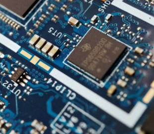 Китай забороняє використання іноземних чипів ШІ у центрах обробки даних - Reuters