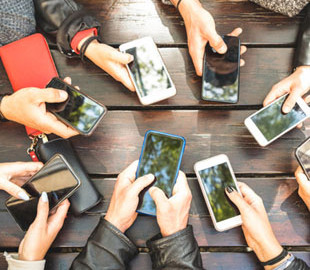 Названы самые мощные смартфоны июня