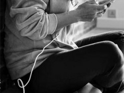 Українцям дали пораду, як не “вбити” батарею смартфона неправильною зарядкою