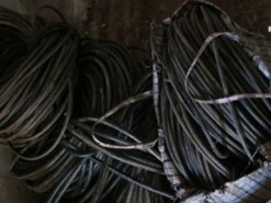 В Мариуполе супружеская пара попалась на краже кабеля