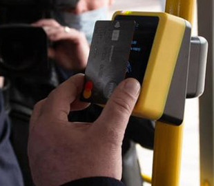 Первый украинский город запустил единый электронный билет для транспорта: как он работает