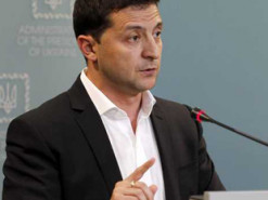 Зеленський підписав закони про скасування ПДВ на ввезення електромобілів