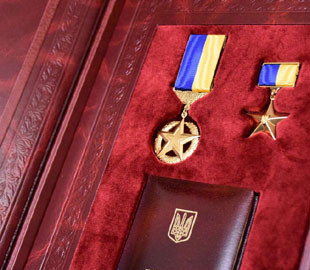 Президент присвоїв звання Герой України трьом військовим