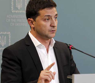 Зеленський підписав закони про скасування ПДВ на ввезення електромобілів