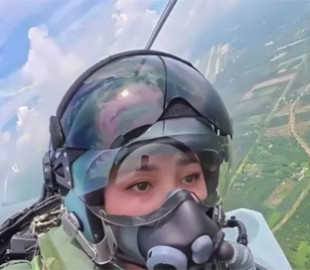 Королева Таїланду самостійно підняла в повітря бойовий винищувач Gripen