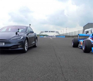 Електрокар Tesla позмагався із болідом Ф1 Benetton B197