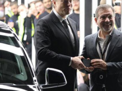 Илон Маск собирается выпускать скоростные электрогрузовики