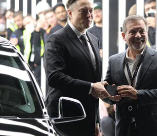 Илон Маск собирается выпускать скоростные электрогрузовики