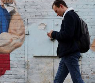 Парад "важливіший". Жителям Москви відключили банківські перекази