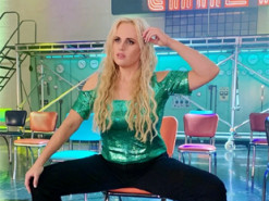 Ребел Уилсон повторила клип Бритни Спирс для нового фильма Netflix