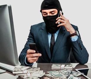 Інтернет-шахраї ошукали чоловіка на 107 тисяч гривень