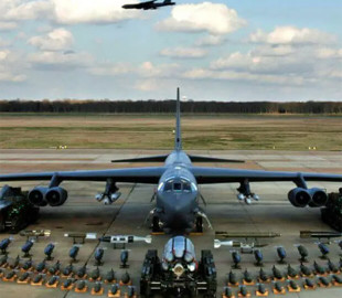 Розкриті технічні характеристики американського надзвукового стратегічного бомбардувальника B‑52 Stratofortress