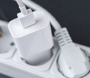 Безпечний дім: 8 речей, які ніколи не можна підключати до подовжувача