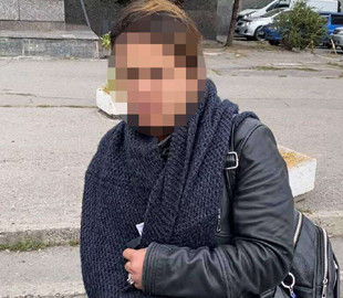 В Днепре в руки полицейским попалась серийная воровка мобильных телефонов