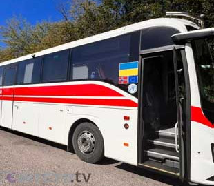 «Аналогів практично немає у ЄС». У Львові показали автобус для перевезення поранених українців