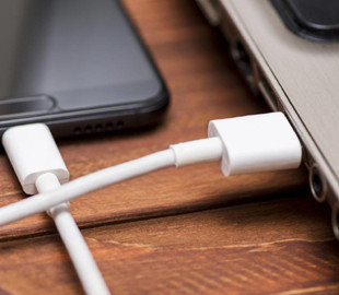 Чому одні USB-порти заряджають набагато повільніше, ніж інші: просте пояснення