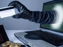 За стандартною схемою інтернет-шахраї ошукали двох жінок