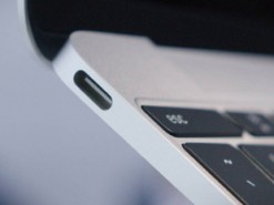 Гитарист Queen рассказал, за что он ненавидит Apple