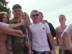"Вар’яти, але мої": вчитель-військовий, який розчулив Мережу своєю появою на випускному, розповів про підтримку від учнів