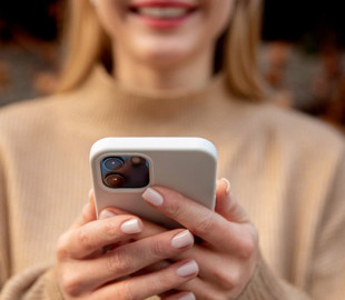 5 небезпечних дій, які українці часто роблять на своїх смартфонах