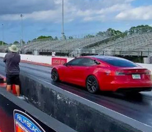 Demon и Tesla Model S Plaid сразились в трех классических заездах