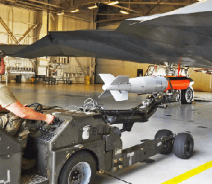 Стелс-бомбардувальник В-2 став носієм нової ядерної бомби B61-12