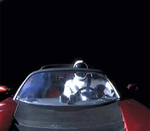 Запущена в космос Tesla впаде на Землю