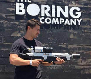 У Європі та США почали переслідувати покупців вогнеметів від Ілона Маска