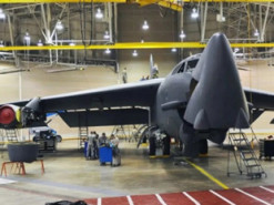 Одразу американських 30 літаків B-52 можуть знову стати носіями ядерної зброї