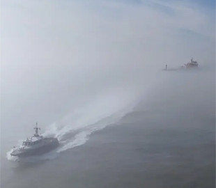 Без GPS та з вимкненими радарами: індійський танкер пройшов Ормузьку протоку під супроводом Ірану