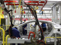 Дефіцит мікроелектроніки в автопромі триватиме до 2023 року