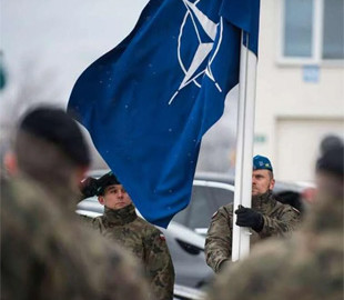 Гібридна війна з РФ не переросте у реальну лише в одному випадку, – екскомандувач НАТО