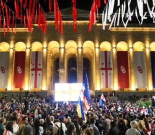 Грузія: опозиційні депутати оскаржують у Конституційному суді закон про «іноземних агентів»