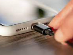 Зіпсуєте ґаджет: в яких випадках заборонено заряджати смартфон